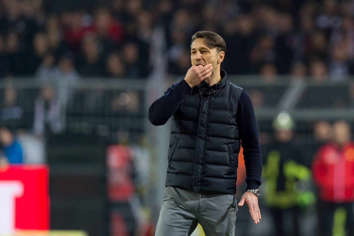 Dortmund, Germany 11.03.2018, 1. Bundesliga 26. Spieltag, BV Borussia Dortmund - SG Eintracht Frankfurt, Trainer Niko Kovac (SGE) gestikuliert, gestik ( DeFodi001 *** Dortmund Germany 11 03 2018 1 Bun ...