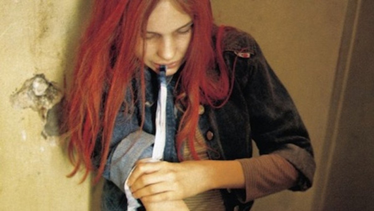Natja Brunckhorst als 13-jährige Christiane F. in "Wir Kinder vom Bahnhof Zoo", dem Berliner Junkie-Drama, in dem auch Superstar David Bowie auftritt und "Heroes" singt.