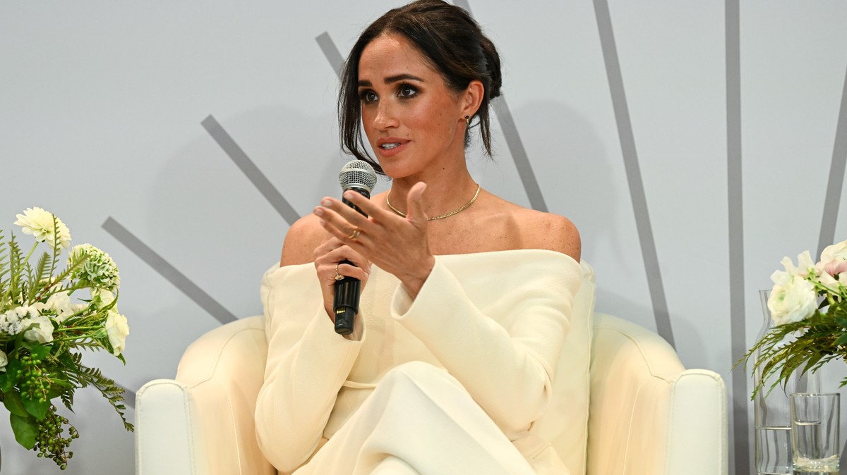 NEW YORK, NEW YORK - OCTOBER 10: Meghan, Duchess of Sussex speaks onstage at The Archewell Foundation Parents’ Summit: Mental Wellness in the Digital Age during Project Healthy Minds' World Menta ...