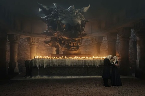 Viserys Targaryen weiht seine Tochter in Aegons düstere Vision ein.