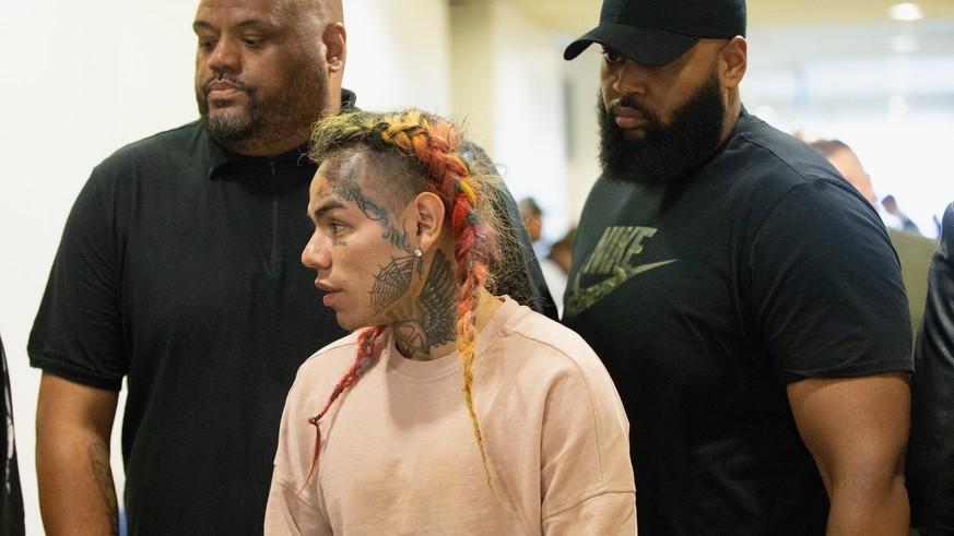 HOUSTON, TX - AUGUST 22: Rapper Tekashi69, real name Daniel Hernandez and also known as 6ix9ine, Tekashi 6ix9ine, Tekashi 69, arrives for his arraignment on assault charges in County Criminal Court #1 ...