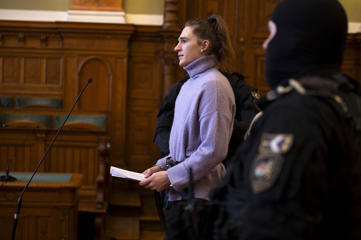 German anti-fascist activist Maja T. gives a statement during a preliminary court hearing in Budapest, Hungary, Friday, Feb 21, 2025. (AP Photo/Denes Erdos)