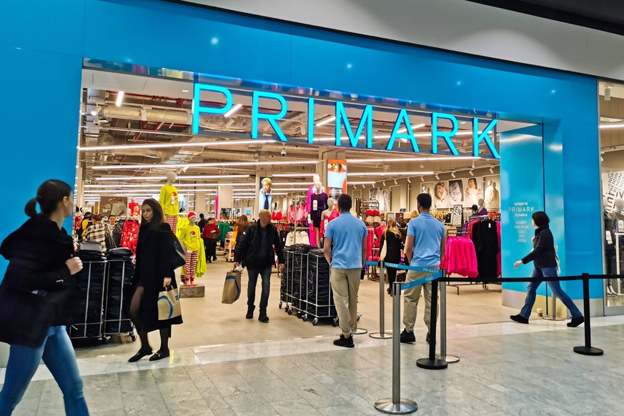 Business In Poland Ahead Of Black Friday A recently opened Primark store in Bonarka shopping center in Krakow, Poland on November 15, 2022. Krakow Poland PUBLICATIONxNOTxINxFRA Copyright: xBeataxZawrz ...