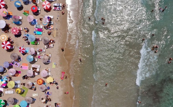 Das Wasser in belasteten Badebuchten an Reisezielen für den Urlaub könnte schon bald kippen.