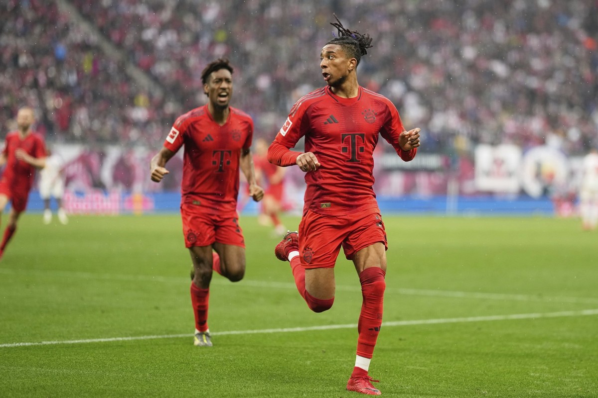 Bayern&#039;s Michael Olise celebrates after scoring his side&#039;s second goal during the German Bundesliga soccer match between RB Leipzig and FC Bayern Munich at the Red Bull Arena in Leipzig, Ger ...