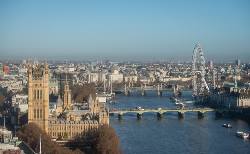 London city skyline. General view of the Houses of Parliament (left), Westminster Bridge (centre) and the London Eye (right). Picture date: Friday November 29, 2019. Photo credit should read: Dominic  ...
