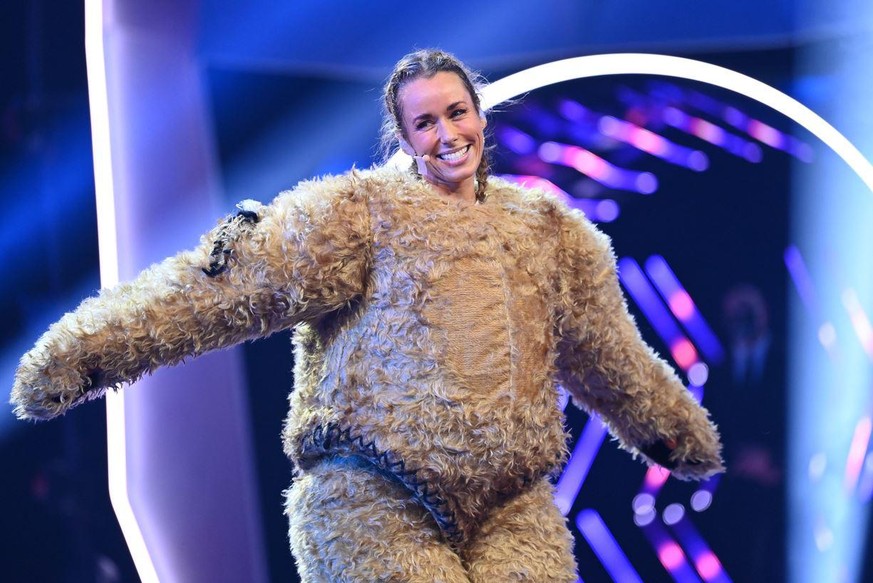 Der Teddy war Annemarie Carpendale, die neben ihrer "The Masked Singer"-Teilnahme auch die Anschluss-Sendung "red." moderierte.