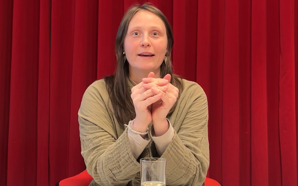 Rebecca kann es nicht ausstehen, wenn ihr jemand was vorkaut.