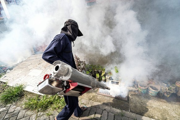 March 28, 2024, Makassar, South Sulawesi, Indonesia: Makassar City health officials carried out mosquito fumigation in residential areas to kill dengue fever mosquitoes. Fumigation activities are carr ...