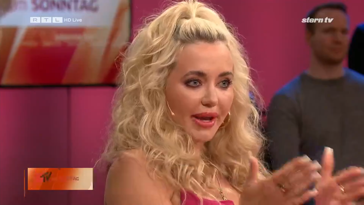 Cathy Lugner hat viel mit Barbies gespielt. Auch ihr Auto ist pink.