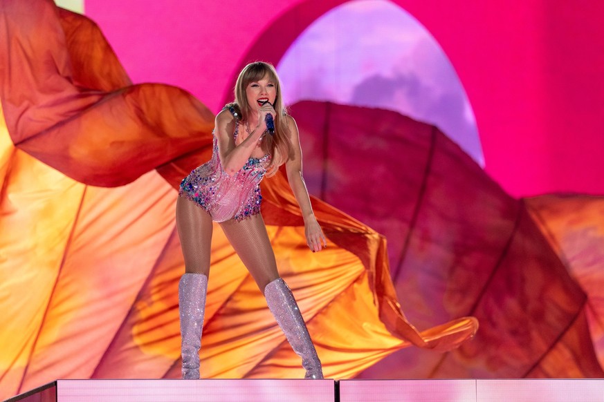 24.03.2023, USA, Las Vegas: US-Sängerin Taylor Swift während der Eras Tour im Allegiant Stadium. Foto: Daniel Deslover/ZUMA Press Wire/dpa +++ dpa-Bildfunk +++