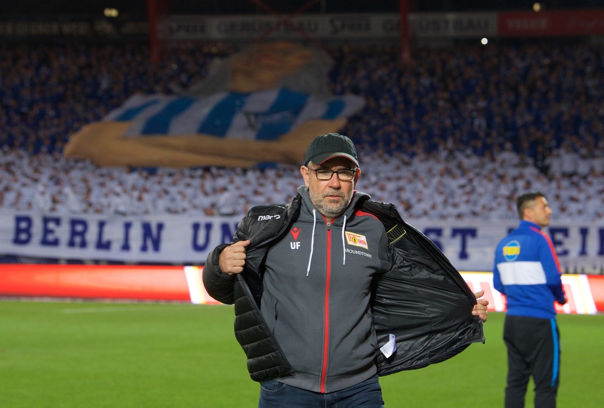 Fussball DFL 1.Bundesliga Berlin 02.11.2019 10 Spieltag Stadion an der Alten Foersterei 1 FC Union Berlin geg Hertha BSC 1 : 0 Urs FISCHER Cheftrainer Union Berlin *** Football DFL 1 Bundesliga Berlin ...