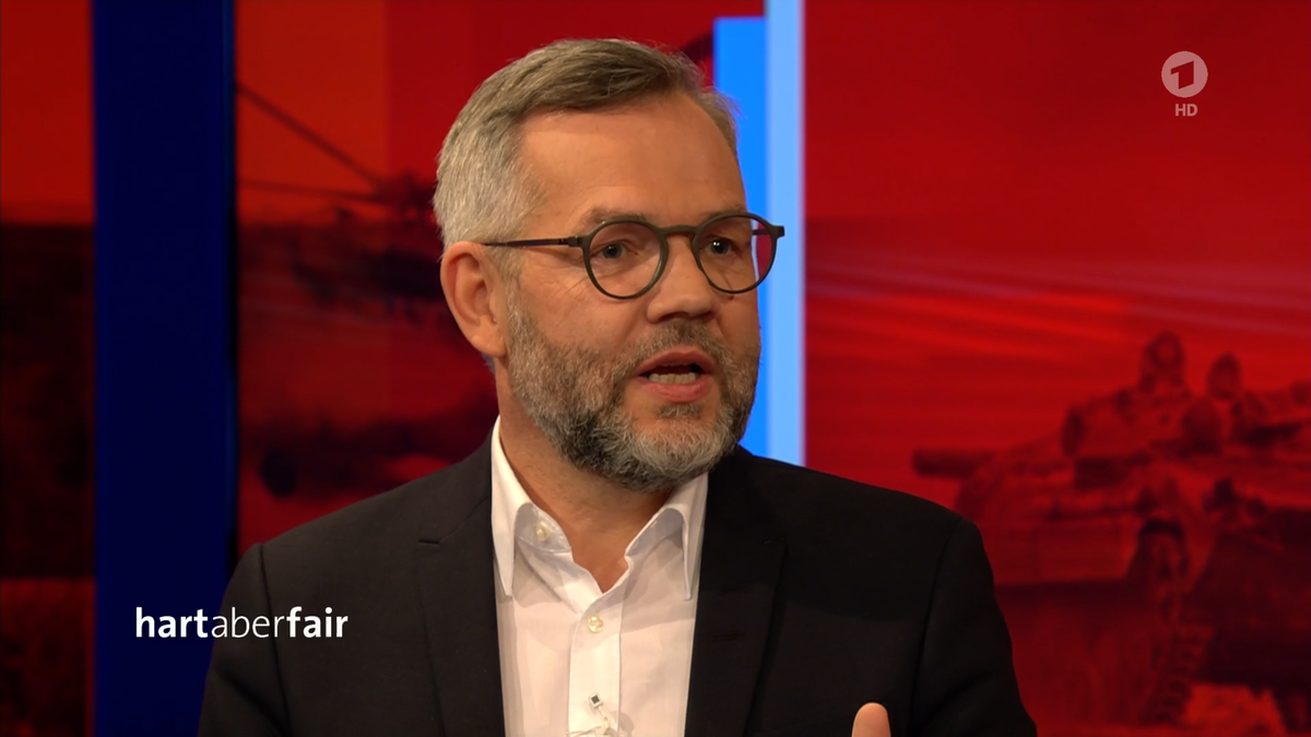 SPD-Politiker Michael Roth sieht eine "Frischzellenkur für die Nato", die von Putin angestoßen wurde.