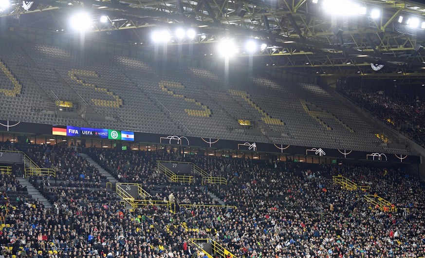 Leere Oberränge ist man im Dortmunder Westfalenstadion eigentlich nicht gewohnt.