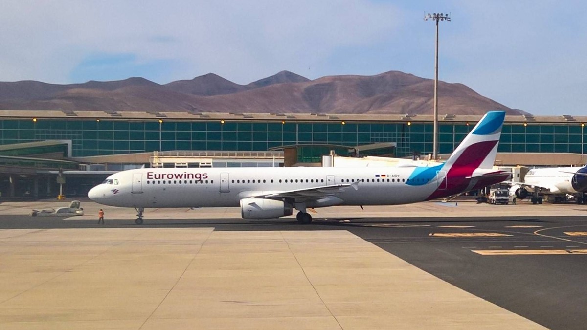 Eurowings Airline am Flughafen auf Fuerteventura, Kanaren, Spanien *** Eurowings Airline at the airport in Fuerteventura, Canary Islands, Spain