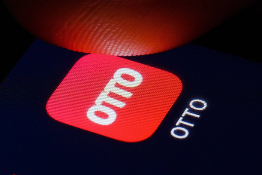 Symbolfoto: Das Logo der Otto GmbH &amp; Co KG wird auf einem Smartphone angezeigt. Berlin, 27.02.2019. Berlin Deutschland *** Symbol photo The logo of Otto GmbH Co KG is displayed on a smartphone Ber ...