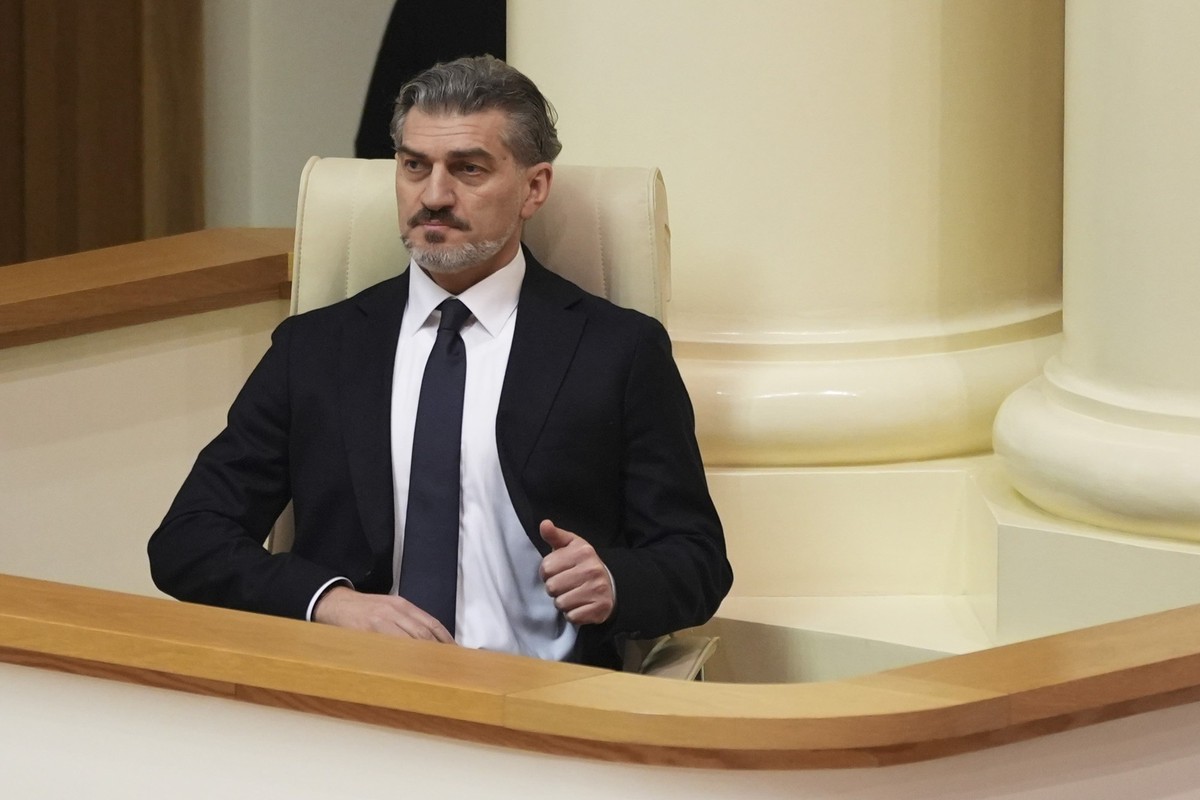 14.12.2024, Georgien, Tiflis: Der gewählte georgische Präsident Michail Kawelaschwili nimmt an einer Sitzung des georgischen Parlaments teil. Foto: Uncredited/AP/dpa +++ dpa-Bildfunk +++