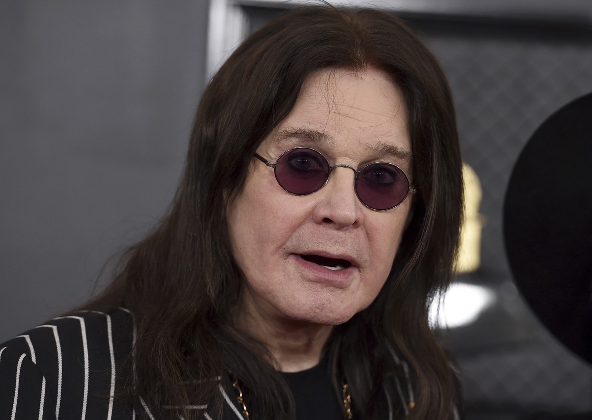 ARCHIV - 26.01.2020, USA, Los Angeles: Ozzy Osbourne kommt bei der 62. jährlichen Grammy-Verleihung im Staples Center an. Der Frontmann von Black Sabbath ist im Alter von 76 Jahren gestorben. Foto: Jo ...