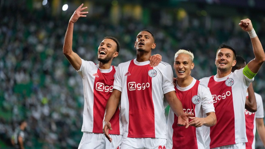 LISBON, 15-09-2021 , UEFA Champions League , season 2021 / 2022 , Estadio Jos Alvalade , during the match Sporting Portugal - Ajax Ajax player Noussair Mazraoui and Ajax player Sebastien Haller and Aj ...