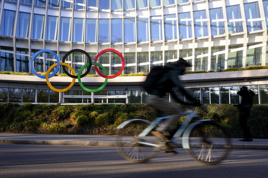 28.03.2023, Schweiz, Lausanne: Olympische Ringe vor dem Olympischen Haus, dem Sitz des Internationalen Olympischen Komitees (IOC), bei der Er