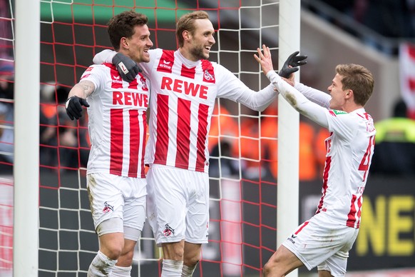 Simon Zoller, Marcel Risse und der neue Kölner Mittelfeldstar Vincent Koziello bejubeln das 2:0 gegen Leverkussen.