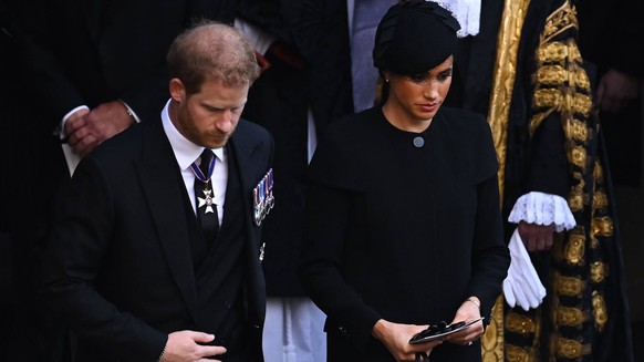 . 14/09/2022. London, United Kingdom.The coffin of Queen Elizabeth II at Westminster Hall in London accompanied by King Charles III and other members of the Royal Family, including Prince William and ...