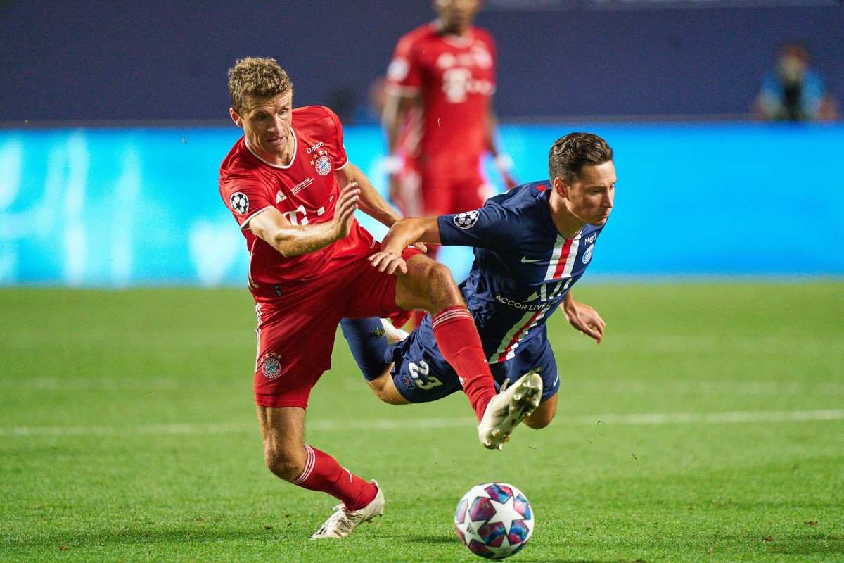 Final Football UEFA Champions League FC BAYERN MUENCHEN - PARIS SAINT GERMAIN PSG 1-0 Lisbon, Lissabon, Portugal, 23rd August 2020. Thomas MUELLER, MÜLLER, FCB 25 compete for the ball, tackling, duel, ...