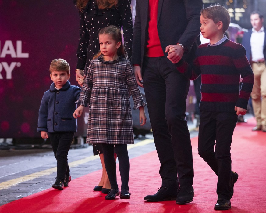 . 11/12/2020. London, United Kingdom. Prince William and Kate Middleton, The Duke and Duchess of Cambridge, with their children, Prince Louis, Princess Charlotte and Prince George at a special pantomi ...