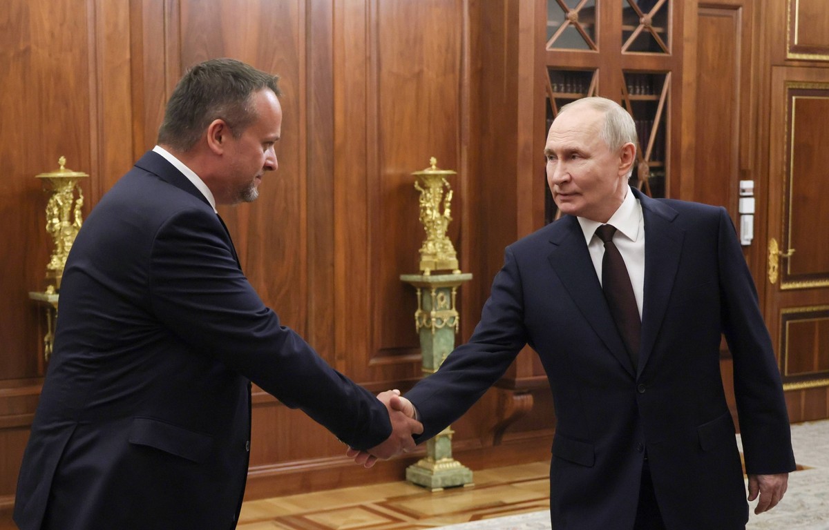Russia Putin Acting Transport Minister 8959251 07.07.2025 Russian President Putin meets with Deputy Minister of Transport Andrey Nikitin at the Kremlin in Moscow, Russia. Nikitin was appointed as Russ ...
