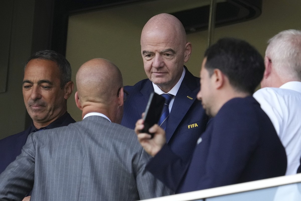 FIFA president Gianni Infantino, center, speaks with other officials before the Club World Cup Group F soccer match between Borussia Dortmund and Ulsan in Cincinnati, Wednesday, June 25, 2025. (AP Pho ...