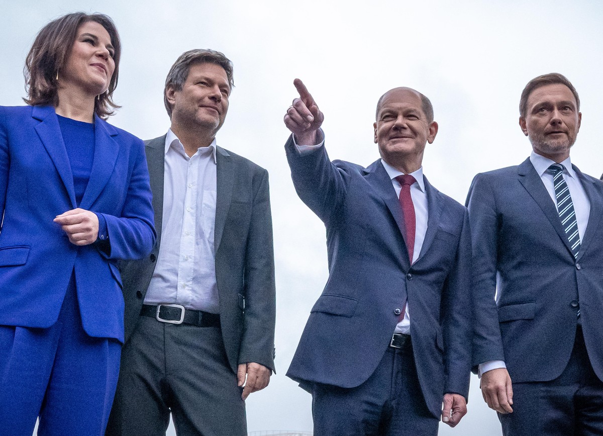 Annalena Baerbock, Bundesvorsitzende von Bündnis 90/Die Grünen, Robert Habeck, Bundesvorsitzender von Bündnis 90/Die Grünen, Olaf Scholz, SPD-Kanzlerkandidat und geschäftsführender Bundesfinanzministe ...
