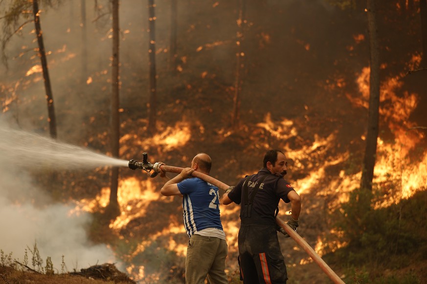 Auch im türkischen Gebiet um Antalya wüten seit Tagen riesige Waldbrände.