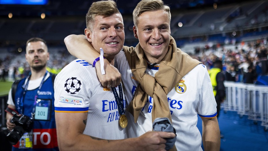 Schlussjubel: Toni Kroos Real und sein Bruder Felix FC Liverpool - Real Madrid Paris, Champions League, Finale, 28.05.2022, Fussball Saison 2021/22 Foto: Moritz Müller *** Final cheer Toni Kroos Real  ...