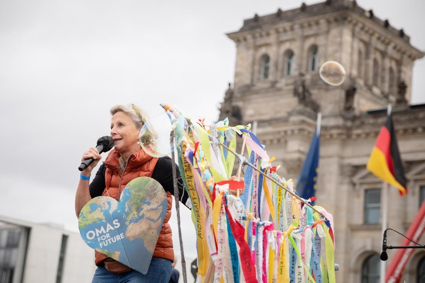 Cordula Weimann setzt sich mit den Omas for Future für mehr Ressourcenschutz und Nachhaltigkeit im Alltagsleben ein.