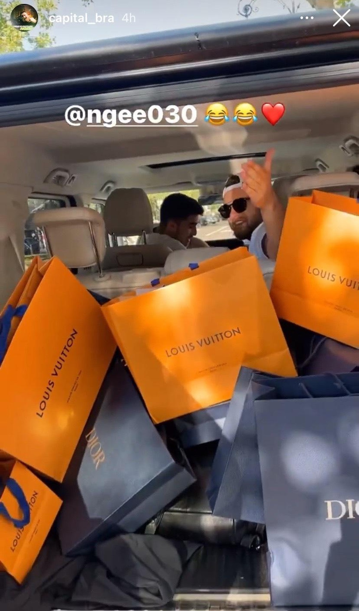 Hier zeigte Capital Bra in seiner Story die Geschenke.