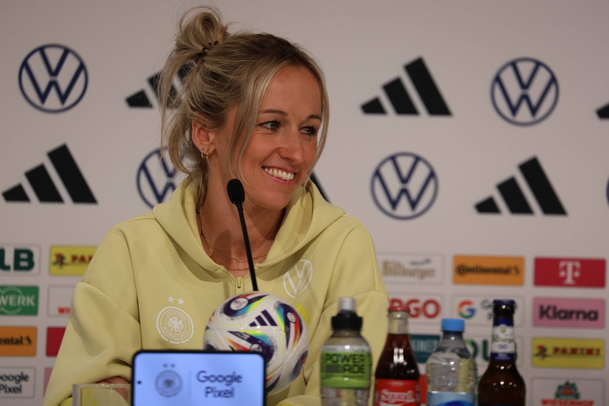 Z�rich, Schweiz 16. Juli 2025: DFB - Frauen Nationalmannschaft - Euro 2025 - Pressekonferenz Im Bild: Kathrin Hendrich Deutschland bei der Pressekonferenz in Z�rich. Folium *** Zurich, Switzerland Jul ...