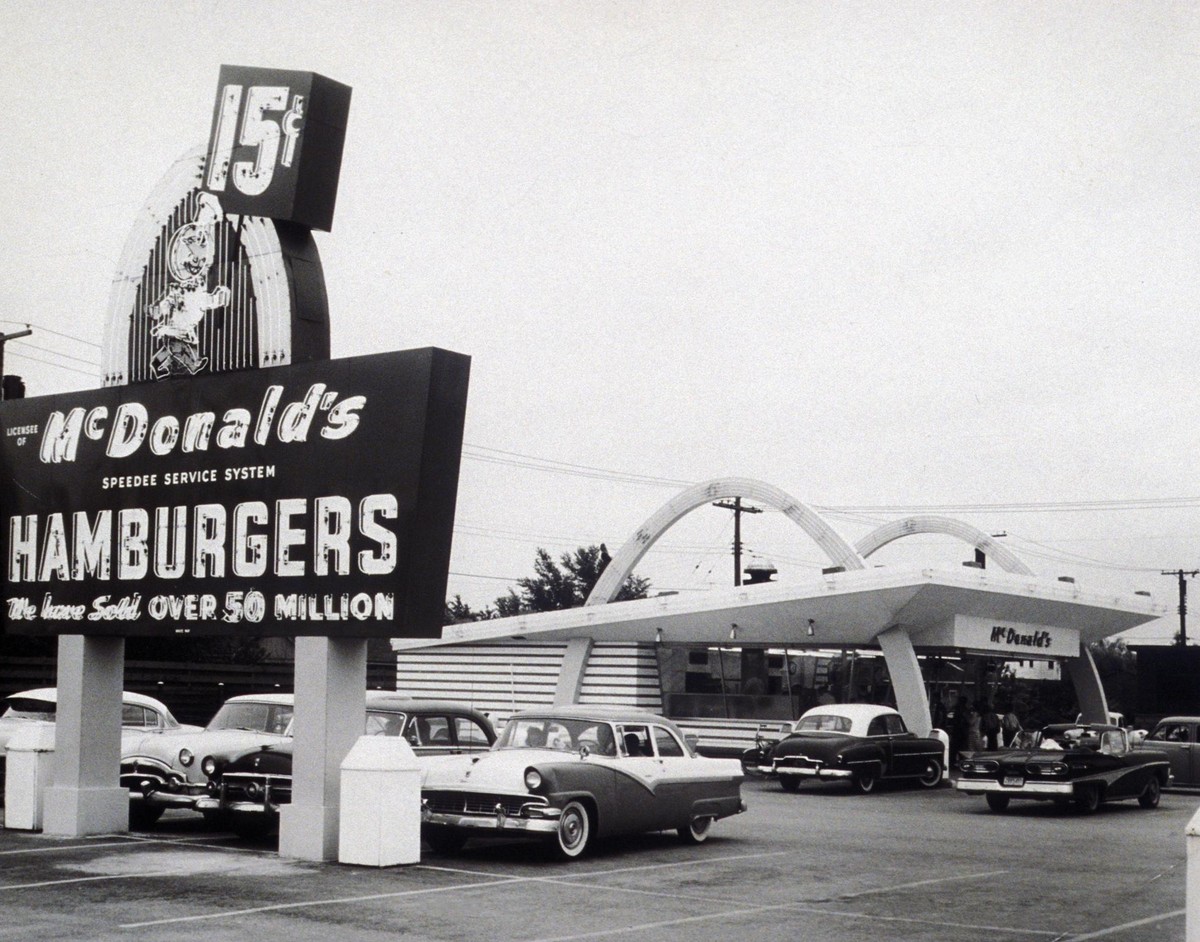 Photo from 1955, of Ray Kroc's first restaurant in Des Plaines, Illinois McDonald's opened its first restaurant on May 15th 1940 in San Bernardino, California, USA