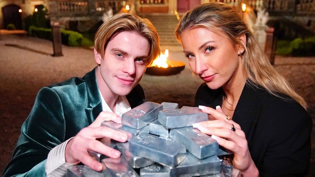 Verräterin Anna-Carina Woitschack und Verräter Vincent Gross haben gemeinsam den Silberschatz im Wert von 46.500.- gewonnen.
+++ Die Verwendung des sendungsbezogenen Materials ist nur mit dem Hinweis ...