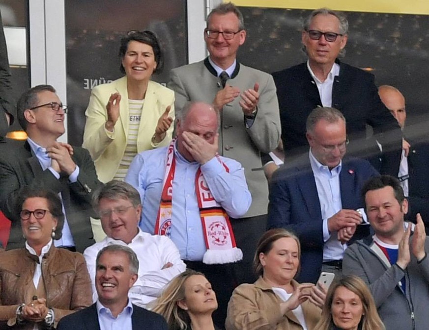 Uli Hoeneß weint.