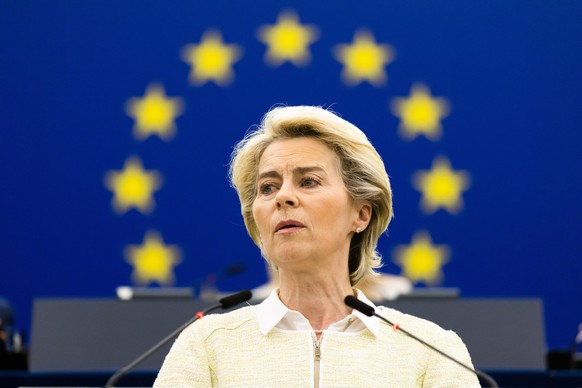 Ursula von der Leyen (CDU, Mitglied der Fraktion EVP), Präsidentin der Europäischen Kommission, spricht vor dem Europäischen Parlament. Im EU-Parlament wird schwerpunktmäßig über das Thema Ukraine dis ...