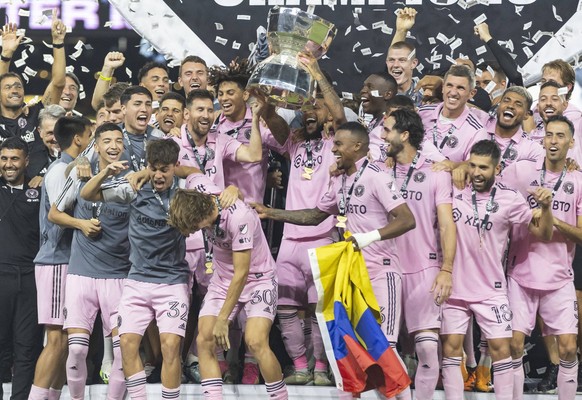 Bilder des Jahres 2023, Sport 08 August Inter Miami Win First Trophy - Nashville NO FILM, NO VIDEO, NO TV, NO DOCUMENTARY. Lionel Messi and Inter Miami teammates celebrate with the Leagues Cup after d ...