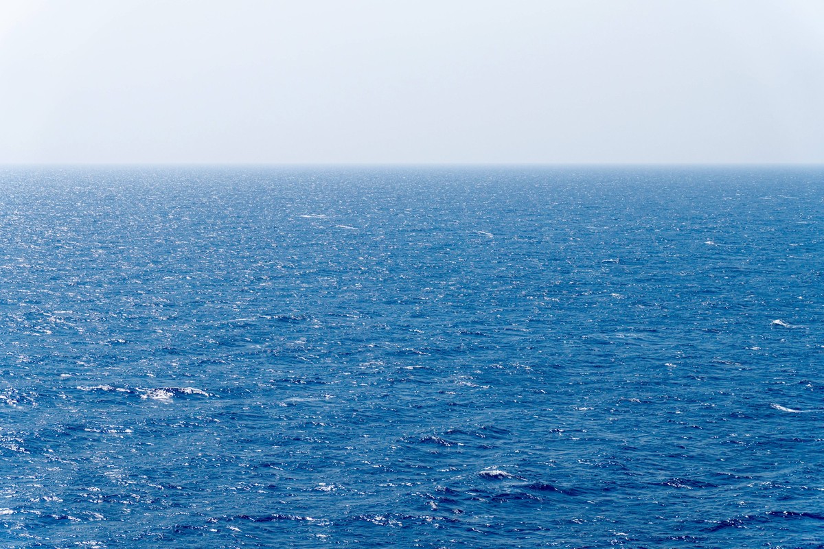 29 August 2024: View of the vast, calm surface of the ocean under a clear sky, with no visible land masses on the horizon *** Blick auf die weite, ruhige Wasseroberfl
