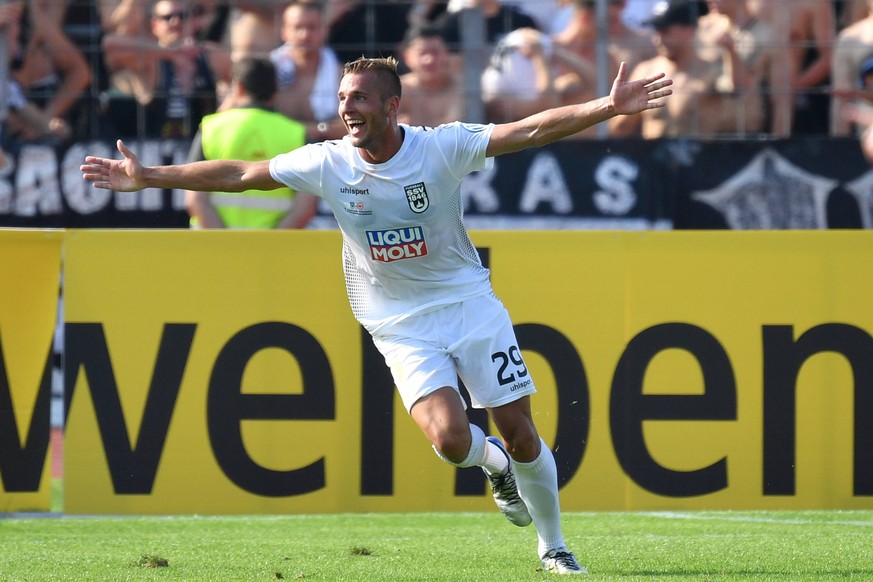 Torjubel Vitalij Lux (SSV ULM) nach Tor zum 2-0, Jubel,Freude,Begeisterung, Aktion,Einzelaktion,Einzelbild, Freisteller, Ganzkoerperaufnahme,ganze Figur. 1.Runde DFB Pokal SSV Ulm 1846 (UL) - Eintrach ...