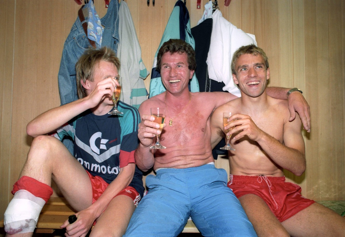 Fu�ball, FC Bayern M�nchen, Deutscher Meister 1989 Der FC Bayern M�nchen ist deutscher Meister 1988/1989, v.li.: Hansi Dorfner, Trainer Jupp Heynckes und Hansi Flick