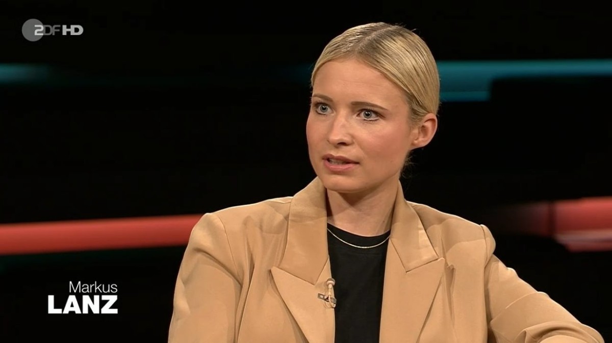 Lena Cassel sieht den Fußball als Brennglas der Gesellschaft.