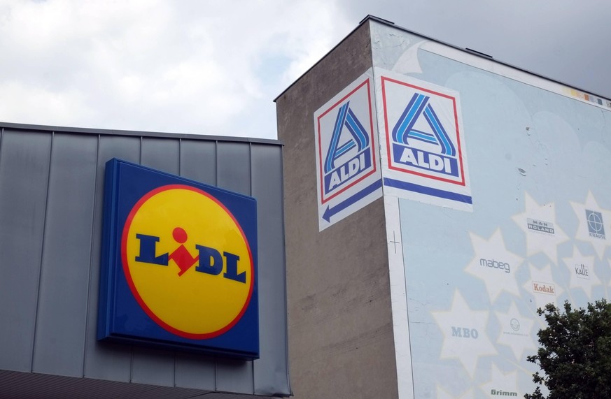 Lidl Aldi Wirtschaft / Handel / Einzelhandel / Supernmarkt / Lidl / Aldi / Schilder / Logo / Architektur / Fassade / / 18.06.2015 /