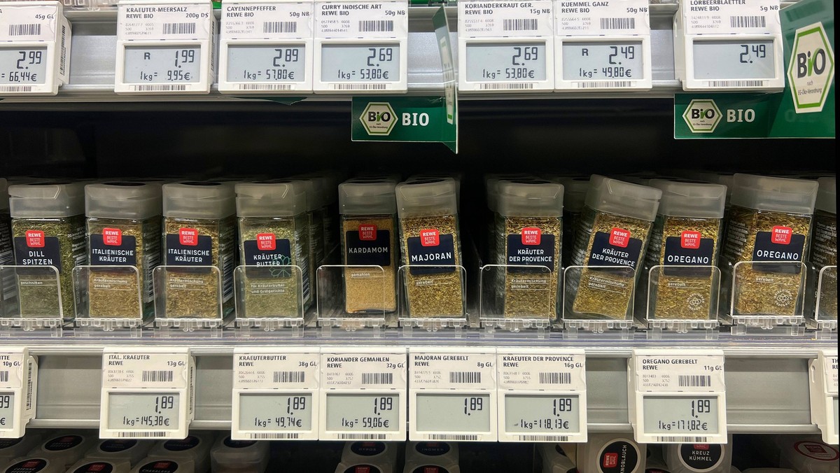 Gewürze im Supermarkt *** Supermarket spices Copyright: xmix1pressx