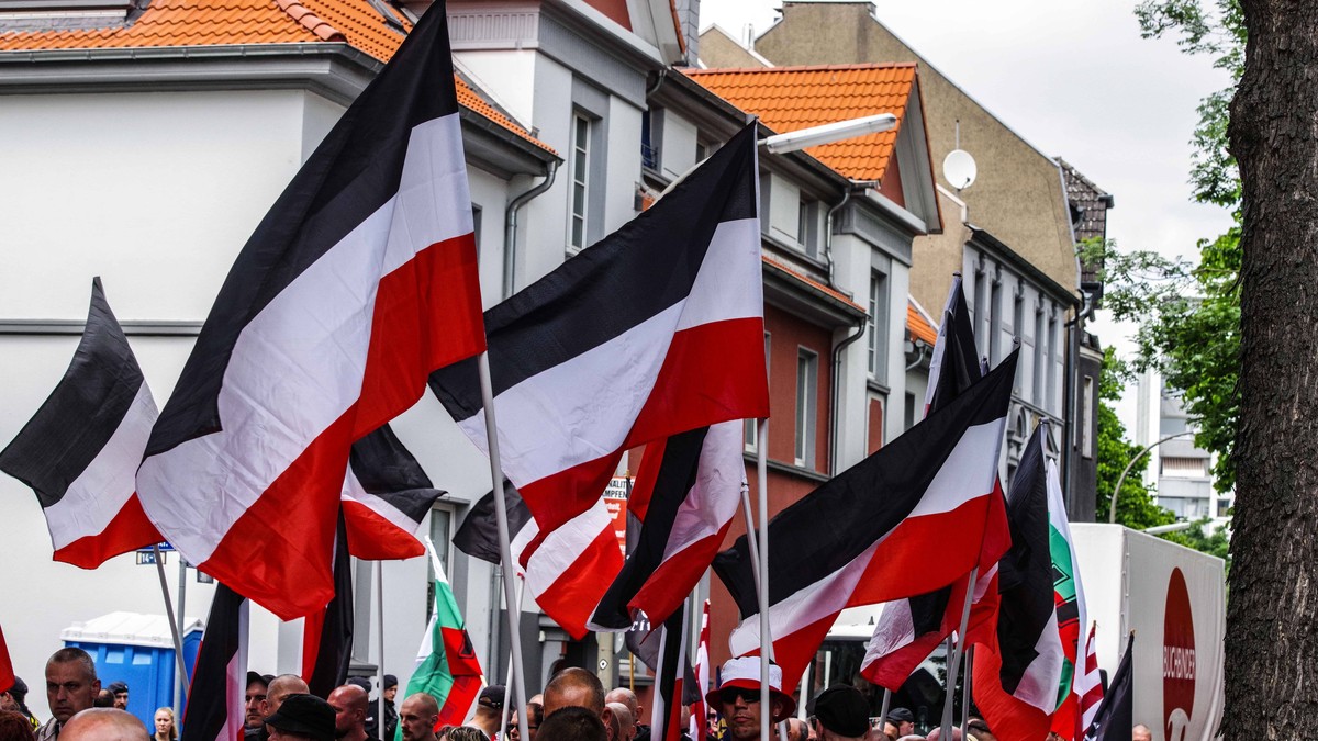 May 25, 2019 - Dortmund, Nordrhein Westfalen, Germany - The 1933-1935 German flags waved by neonazis in Dortmund, Germany. Prior to the European Elections, the neonazi party Die Rechte (The Right) org ...
