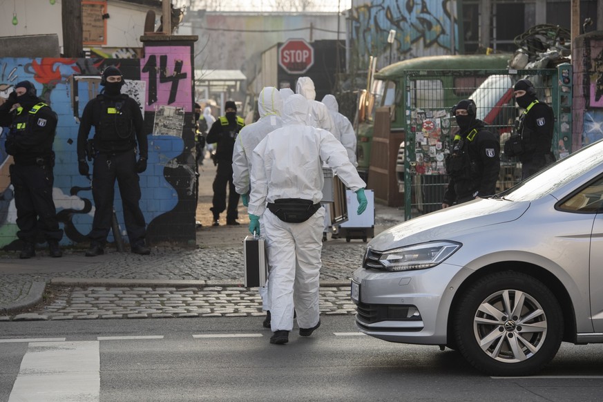 03.03.2024, --, Berlin: . Der Einsatz steht möglicherweise im Zusammenhang mit der Fahndung nach den beiden noch flüchtigen mutmaßlichen Räubern Ernst-Volker Staub und Burkhard Garweg. (zu dpa: «Poliz ...