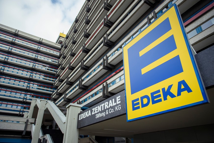 25.04.2023, Hamburg: Eine Außenansicht der Edeka-Zentrale im Hamburger Statteil Winterhude, aufgenomnmen am Tag der Bilanz-Pressekonferenz des Unternehmens. Foto: Gregor Fischer/dpa +++ dpa-Bildfunk + ...